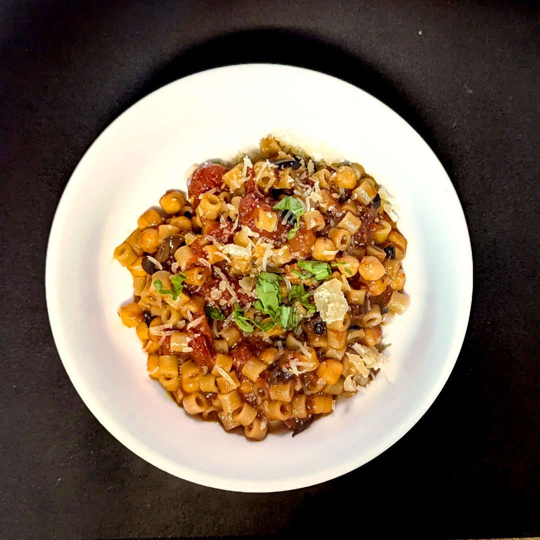 one pot chickpea puttanesca