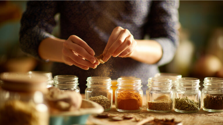 Mixing DIY spice mixes