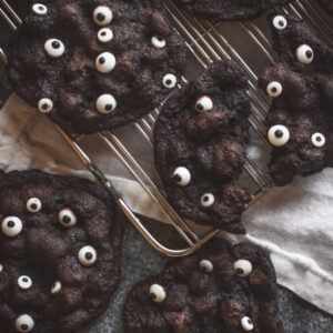 spooky eyeball cookies for halloween