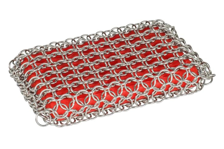 Chainmail scrubber for cast iron pans